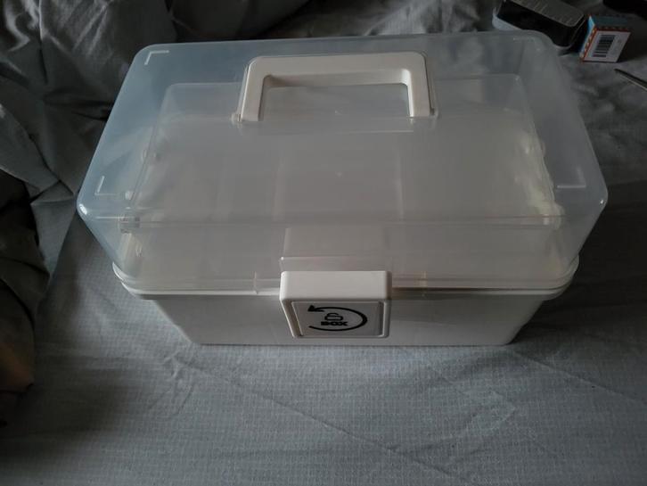 nieuwe medicijnen of EHBO box, Diversen, Verpleegmiddelen, Nieuw, Ophalen