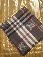 Ruime sjaal 130 x 130, Kleding | Dames, Mutsen, Sjaals en Handschoenen, Ophalen of Verzenden, Zo goed als nieuw, Sjaal