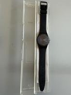 Ongedragen horloge Swatch zwart verpakt - gratis verzending, Ophalen of Verzenden, Nieuw, Swatch