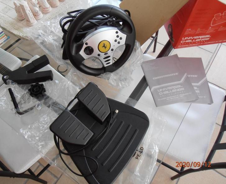 Volant + pédalier Universal Chall.-Ferrari/Thrustmaster 2007, Computers en Software, Joysticks, Gebruikt, Ophalen of Verzenden