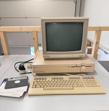 Vintage computer Commodore 128D + monitor toetsenbord disks