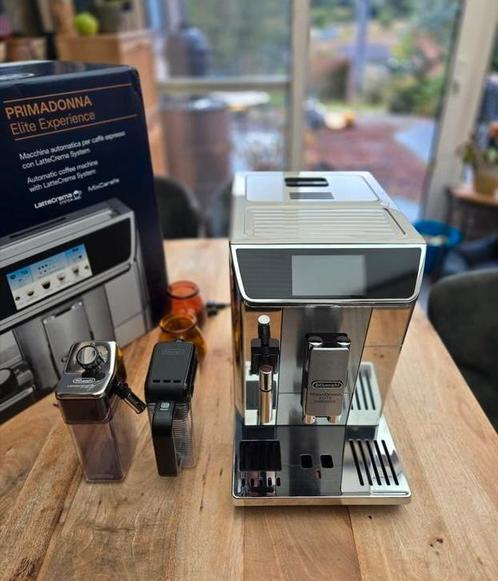 Delonghi volautomatisch koffietoestel goed onderhouden, Elektronische apparatuur, Koffiezetapparaten, Zo goed als nieuw, Stoompijpje
