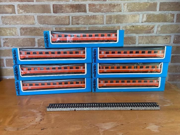 Mârklin 4162/ 4267 : 7 voitures orange des CFF en octobre, Hobby & Loisirs créatifs, Trains miniatures | HO, Comme neuf, Wagon