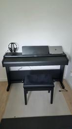 Roland RP107 met stoel en hoofdtelefoon, Muziek en Instrumenten, Piano's, Ophalen, Zwart, Digitaal, Nieuw