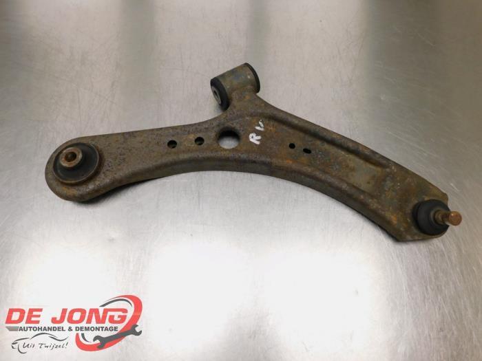 Draagarm rechts-voor van een Suzuki SX-4, Auto-onderdelen, Ophanging en Onderstel, Suzuki, Gebruikt, 3 maanden garantie, Ophalen of Verzenden