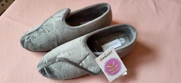 Pantoffels met velcrosluiting Maat:37 grijs  Damart NIEUW!! beschikbaar voor biedingen