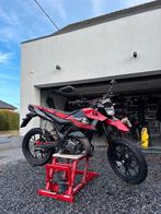 Malaguti XSM 50 van 2020 (klasse B), Fietsen en Brommers, 6 versnellingen, Zo goed als nieuw, 50 cc, Ophalen