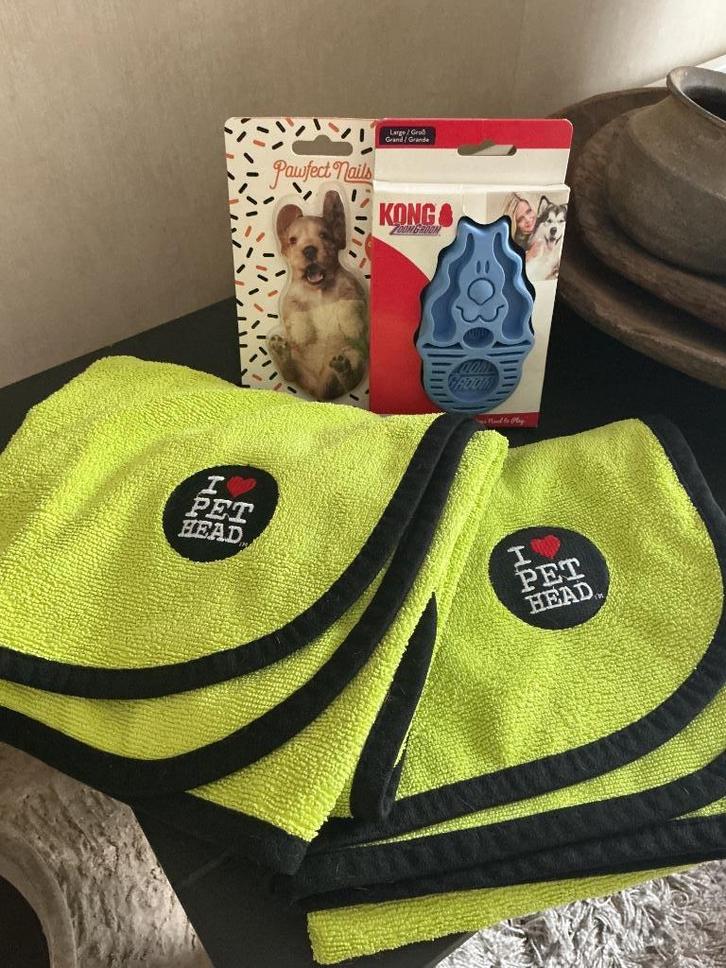 Twee microvezel handdoeken hond 10€, Dieren en Toebehoren, Honden-accessoires, Zo goed als nieuw, Ophalen of Verzenden