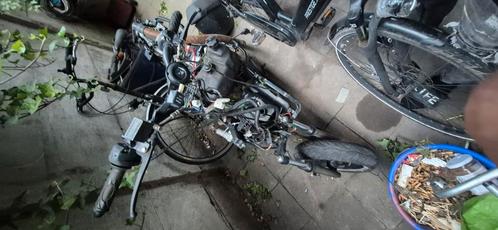 2 scooters tekoop 1 met papieren aklasse 1 zonder, Fietsen en Brommers, Brommeronderdelen | Scooters, Ophalen of Verzenden