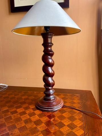 Tafellamp in hout 70 cm hoogte