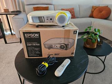 Projector epson met nieuwe lamp, Audio, Tv en Foto, Beamers, Ophalen of Verzenden, Zo goed als nieuw