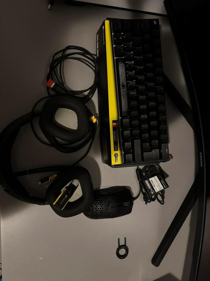 Gaming set: muis + keyboard + headset, Informatique & Logiciels, Claviers, Comme neuf, Azerty, Filaire, Clavier gamer, Enlèvement