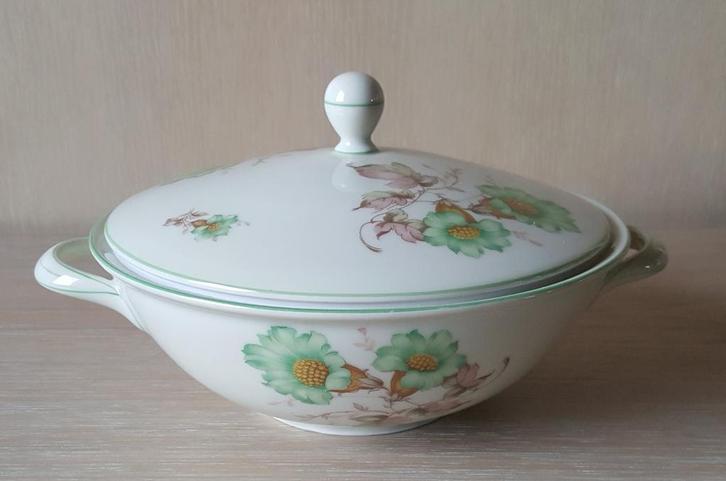 Terrine C.T. Tielsch Altwasser fleur verte (années 1930), Antiquités & Art, Antiquités | Services (vaisselle) pièces, Enlèvement ou Envoi