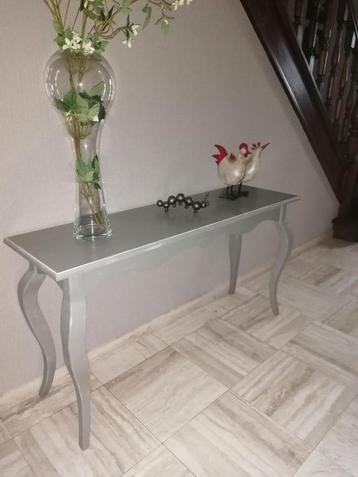 Decoratief tafeltje van Flamant beschikbaar voor biedingen