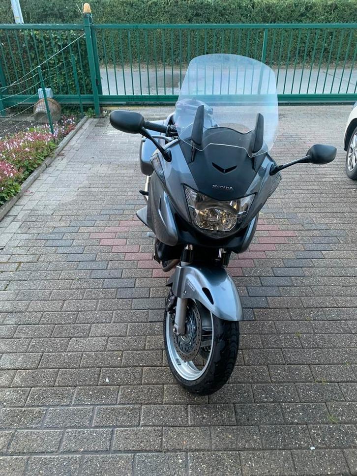 Honda deauville 700 2006 grijs 60000km net onderhoud gehad., Motoren, Motoren | Honda, Particulier, Toermotor, meer dan 35 kW