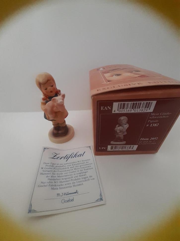 Hummel beeldje 2052 "Mijn geluks varkentje", Verzamelen, Beelden en Beeldjes, Zo goed als nieuw, Hummel, Ophalen of Verzenden