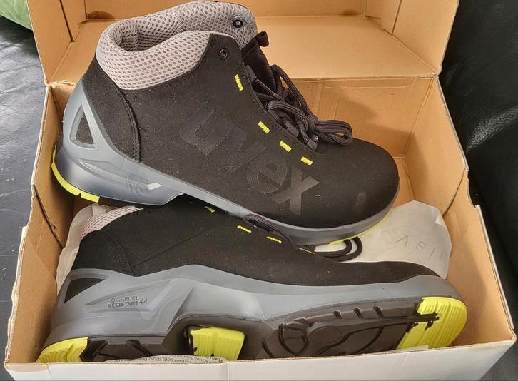 Veiligheidsschoenen - Uvex en ISO 20345:2011 S2 SRC, Doe-het-zelf en Bouw, Veiligheidskleding, Nieuw, Ophalen