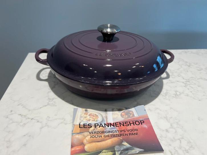 Le Creuset Campagnard Cassis 30 cm in gebruikte staat, Huis en Inrichting, Keuken | Potten en Pannen, Gebruikt, Koekenpan of Braadpan