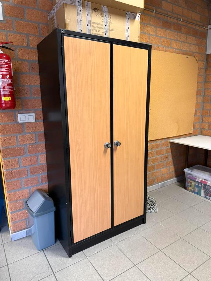 Kast - metalen kast - industriele kast, Huis en Inrichting, Bureaus, Zo goed als nieuw, Ophalen