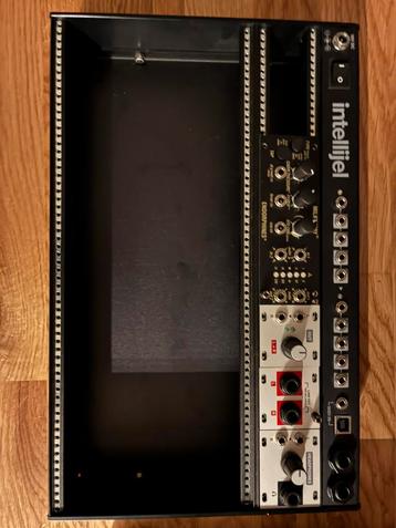 Eurorack-koffers en -modules beschikbaar voor biedingen