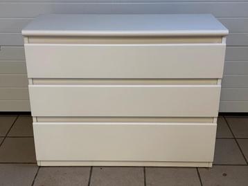 Ladenkast.  beschikbaar voor biedingen