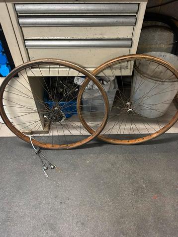 Campagnolo houten wielset beschikbaar voor biedingen