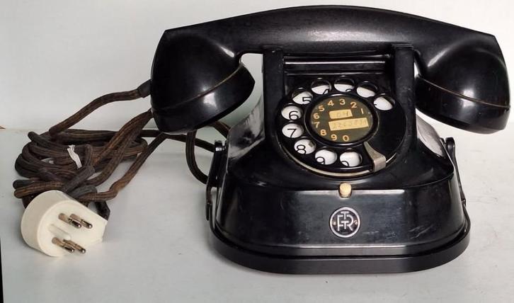 Joli ancien téléphone de collection en bakélite RTT, Antiek en Kunst, Antiek | Woonaccessoires, Ophalen of Verzenden