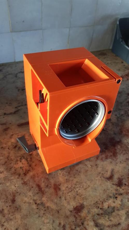 Râpe vintage Zyliss de couleur orange, Huis en Inrichting, Keuken | Keukenbenodigdheden, Gebruikt