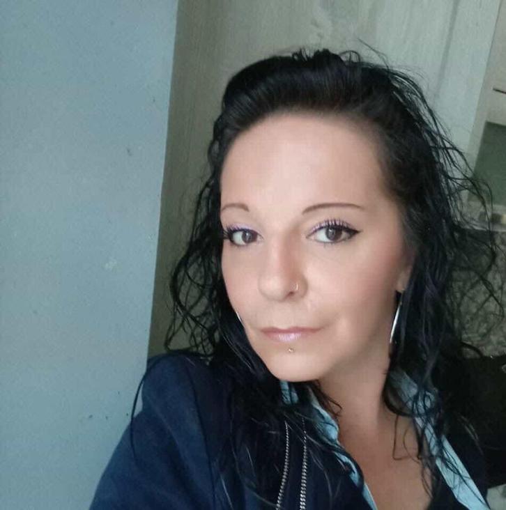 Urgent cherche logement à louer charleroi ou gosselies, Immo, Appartementen en Studio's te huur, Charleroi