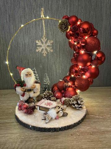 Kerststuk met kerstman en slee & ski's beschikbaar voor biedingen