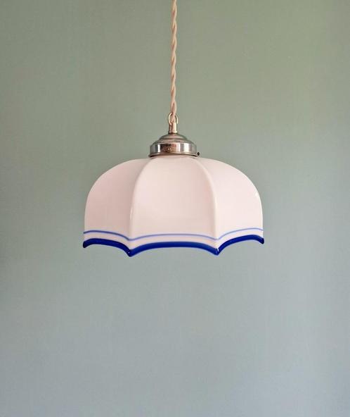 Art Deco hanglamp in witte en blauwe opaline, 1930, Antiek en Kunst, Antiek | Verlichting, Ophalen of Verzenden