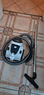 Bosch BSG05A222 serie 2 stofzuiger zonder zak, werkt goed, Elektronische apparatuur, Stofzuigers, Ophalen, Zo goed als nieuw, Stofzuiger