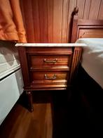 Houten bed 140 x 200 met lattenboden en nachtkastjes, Enlèvement, Comme neuf