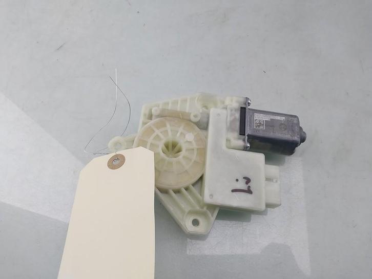 MOTEUR LEVE VITRE ELECTRIQUE Skoda Fabia III Combi (NJ5), Autos : Pièces & Accessoires, Carrosserie & Tôlerie, Skoda, Utilisé