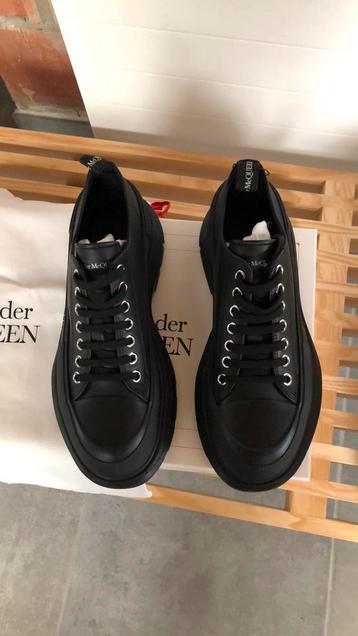 Alexander McQueen baskets noirs neuf 43, Neuf, Alexander McQueen, Enlèvement ou Envoi, Chaussures à lacets