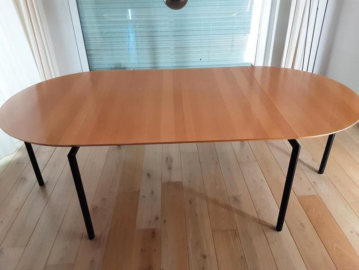 Ovale beukenhouten uittrekbare tafel, zwart gelakt onderstel, Huis en Inrichting, Tafels | Eettafels, Gebruikt, Ophalen