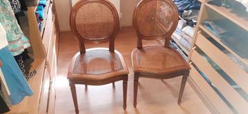 Eetkamerstoelen  beschikbaar voor biedingen