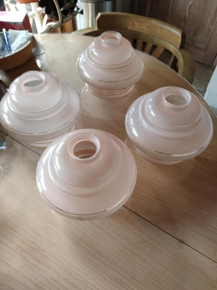 Set van 4  art deco rose glazen lusterkappen met goudboordje, Antiek en Kunst, Curiosa en Brocante, Ophalen