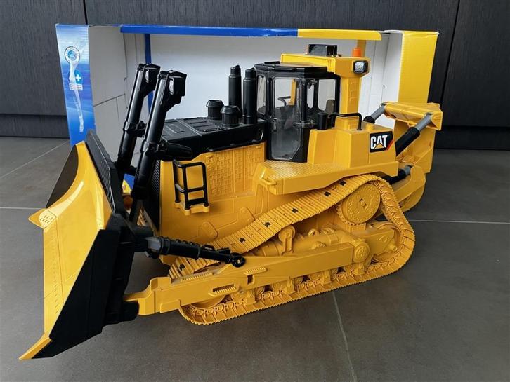 Bruder 02452 grote Caterpillar (CAT) bulldozer op rupsbanden, Kinderen en Baby's, Speelgoed |Speelgoedvoertuigen, Zo goed als nieuw