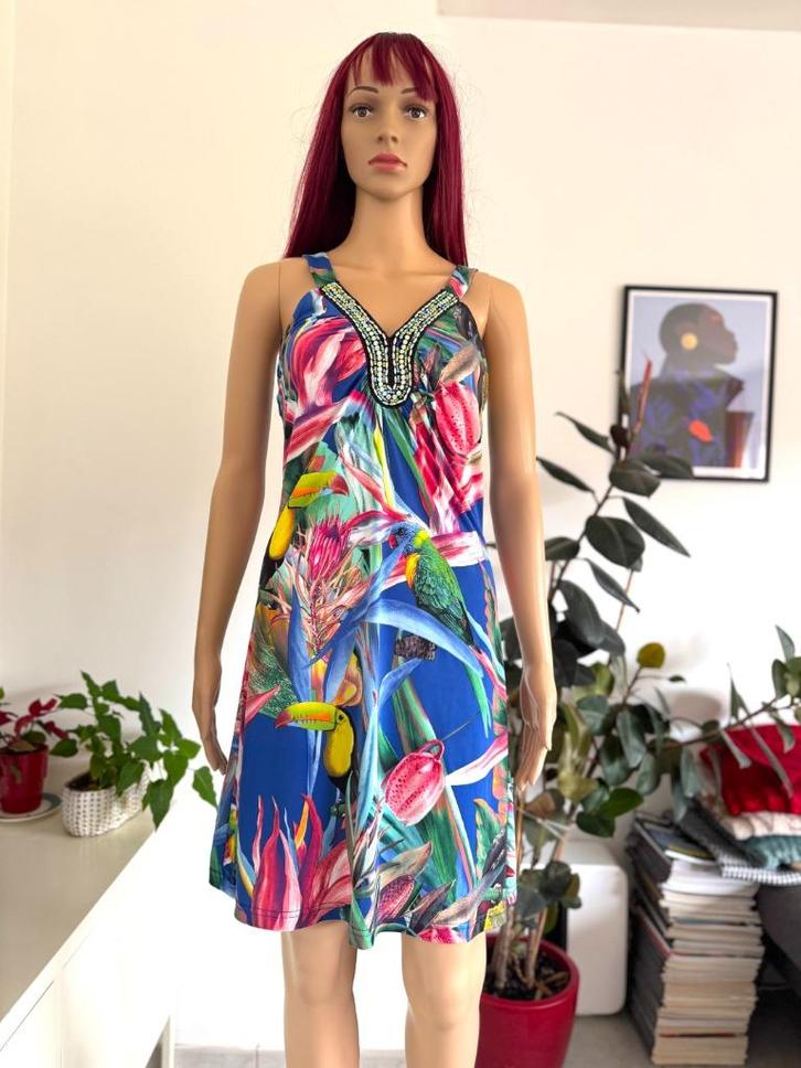 Beautiful summer dress with tropical print (size S/M), Kleding | Dames, Jurken, Zo goed als nieuw, Maat 38/40 (M), Blauw, Boven de knie