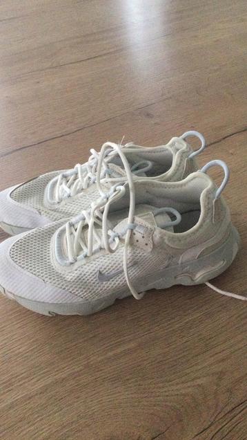 Nike maat 36 beschikbaar voor biedingen