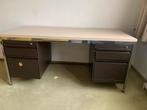 Vintage bureau beige en bruin. 170cm op 80cm, Ophalen, Gebruikt, Bureau