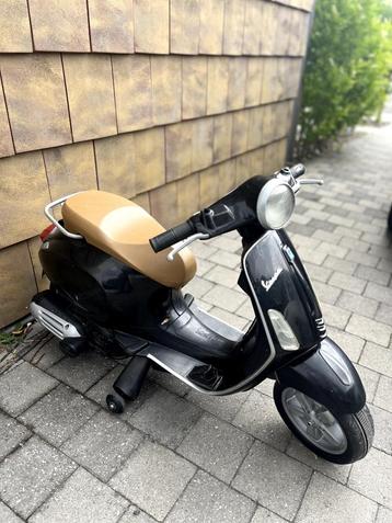 Elektrische speelgoed Vespa voor kinderen beschikbaar voor biedingen