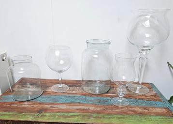 Verschillende glazen vazen.