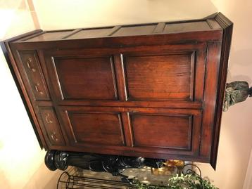 Prachtige massief eiken hall kast beschikbaar voor biedingen
