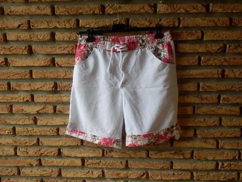 (35)- short femme t.40  blanc rouge, Kleding | Dames, Broeken en Pantalons, Zo goed als nieuw, Maat 38/40 (M), Wit, Kort, Ophalen of Verzenden
