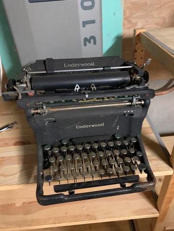 Vintage underwood typemachine beschikbaar voor biedingen