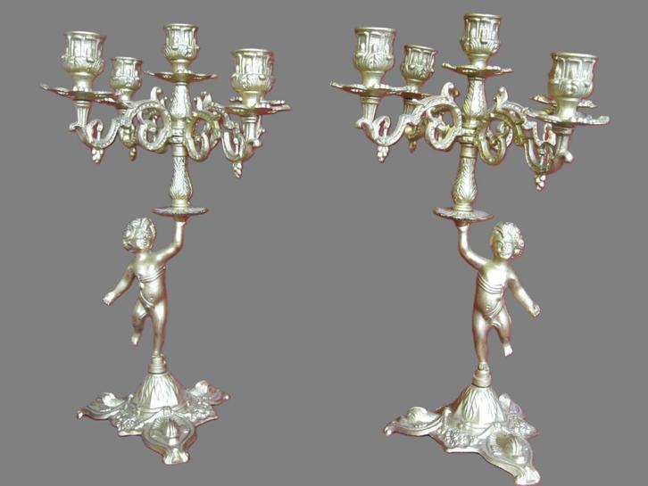 Gedoréerde bronzen kandelaren met puttie., Antiek en Kunst, Antiek | Kandelaars, Koper of Brons, Ophalen