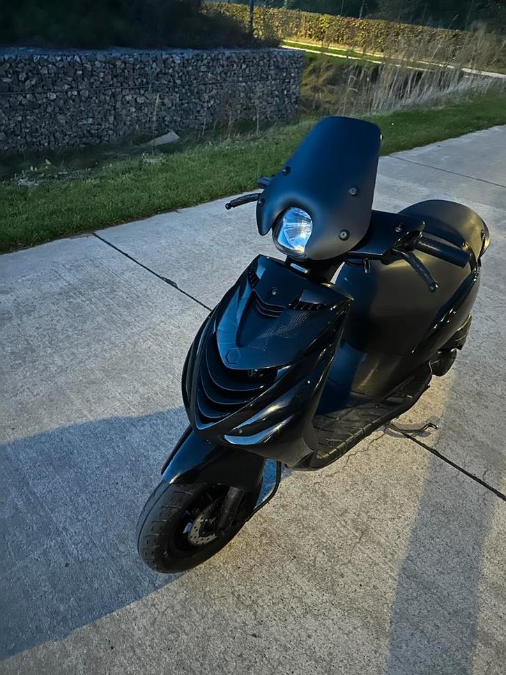 Piaggio zip 4t 50 cc lees beschrijving, Fietsen en Brommers, Scooters | Piaggio, Zo goed als nieuw, Zip, Ophalen