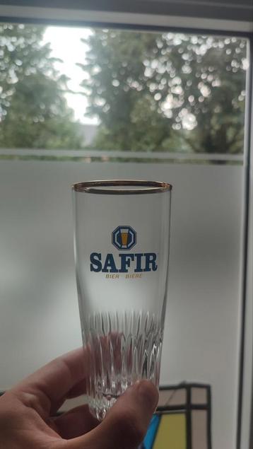 Safir glazen beschikbaar voor biedingen